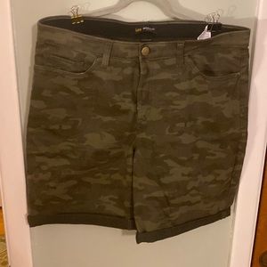 Lee camo denim shorts 18